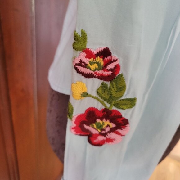New York & Co Womens Embroidered Floral Button-Up Shirt S Light Blue 100% Cotton - Picture 2 of 8